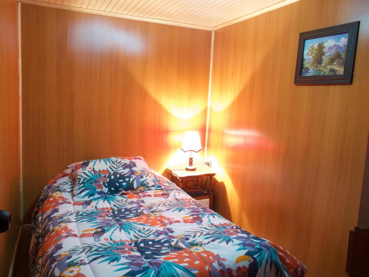 פורטו נטאלס Hostal Traveltour El Campesino מראה חיצוני תמונה